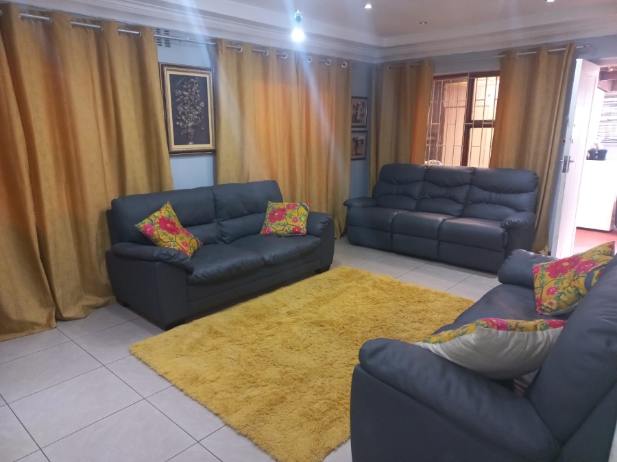 4 Bedroom Property for Sale in Lentegeur Western Cape